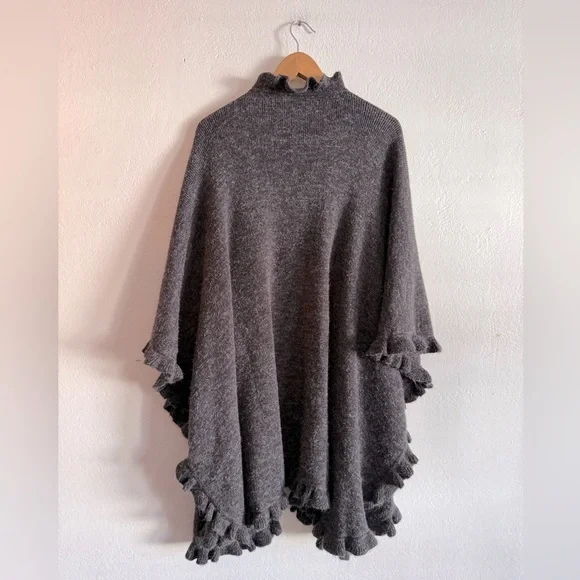 LONA SCOTT Lambswool Frilly Cape - Picture 2 of 4